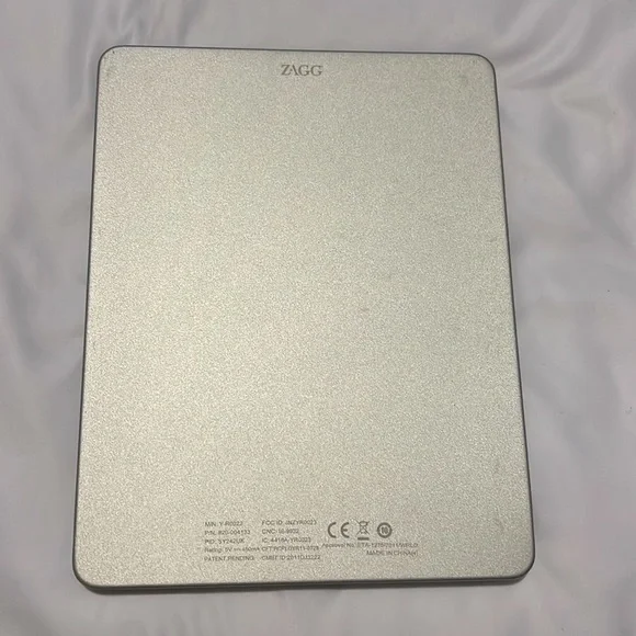 LOGITECH IPAD KEYBOARD - Picture 4 of 9